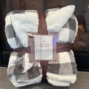 American Traditions Velvet/Sherpa reversible blanket,soft,warm plush plaid